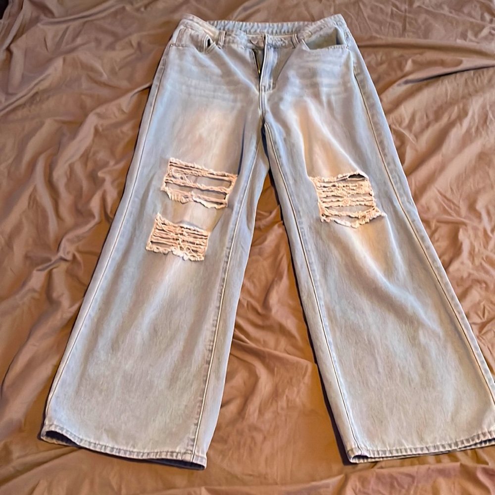 Baggy ripped blue light wash jeans